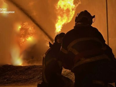 На Бориспільщині ліквідували масштабну пожежу на промисловому об’єкті після атаки БпЛА