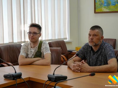 Безкоштовна теорія для ветеранів: у Житомирі патрульні розпочали навчання третьої групи майбутніх водіїв