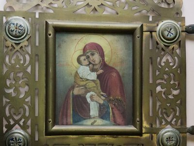До музею в Тернополі передали рідкісну латунну хоругву