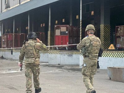 У Києві стався вибух на поштовому терміналі, є загиблий та поранені
