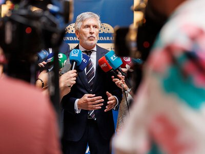Міністр внутрішніх справ Іспанії спростував заяви про втручання у справи, пов’язані з правлячою партією