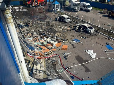Уже 7 постраждалих від атаки рф на харчове підприємство на Київщині, під завалами можуть бути ще двоє людей