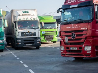 На дорогах державного значення запровадять обмеження для вантажівок через спеку