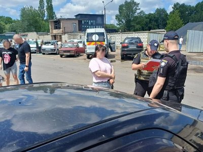 Постраждали шестеро людей та пошкоджені десятки автівок: наслідки сьогоднішнього обстрілу Чернігова (Фото)