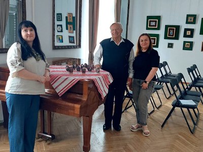 Вінницький художній музей отримав у дар 152 унікальні шкрябанки Петра Пипи