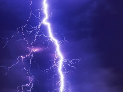 Гроза та сильний вітер сунуть на Волинь