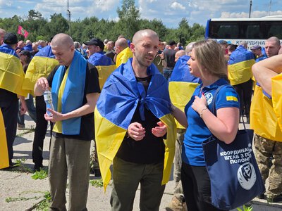 75-й обмін полоненими: додому повертаються 186 українців