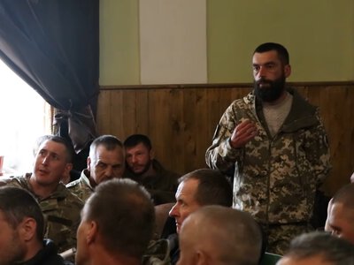“Ми захистили себе на війні і готові захищати себе тут”: ветерани Прикарпаття говорили з владою про наболіле