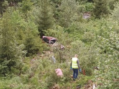 Смертельна аварія на Вишківському перевалі: легковик зірвався в обрив, загинули троє людей (ФОТО)