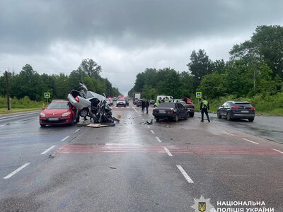 Смертельна автотроща біля Житомира: поліція оголосила підозру водію кросовера з Харківщини. ФОТО