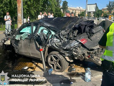 Вилетів на шаленій швидкості: у Києві Mercedes влаштував криваву ДТП, багато загиблих (фото)