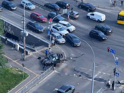 У Києві Mercedes влетів на пішохідну зону: четверо загиблих, троє поранених