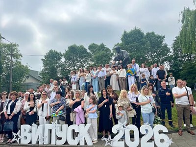 Понад шістсот випускників: у школах Володимирської громади відлунали останні дзвоники
