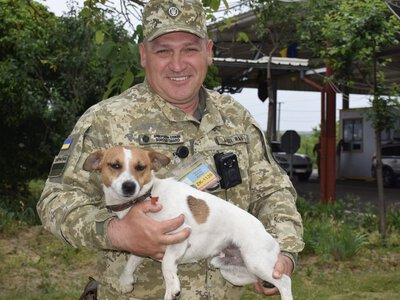 Прикордонник Дмитро Бурак 20 років готує службових собак для охорони кордону (ФОТО)