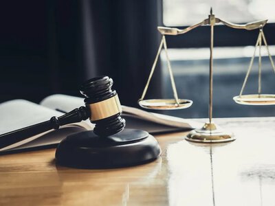 Комунальники не змогли стягнути борг через суд: чому - На пенсії