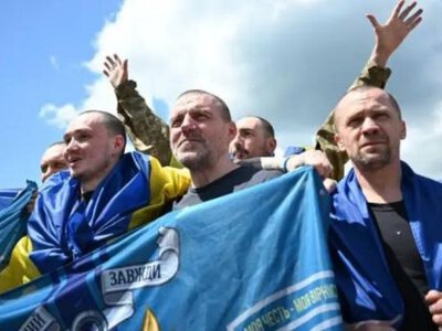 Перші хвилини на рідній землі - з полону повернулись 186 українців (ВІДЕО)