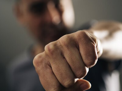 У центрі Чорткова місцевий житель двічі вдарив перехожого в обличчя