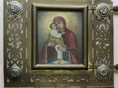  Тернопільський краєзнавчий музей отримав унікальну латунну хоругву ХІХ–ХХ століття 