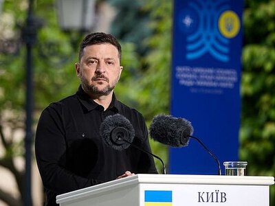 У Європарламенті вимагають позбавити Зеленського ордену за прославлення УПА
