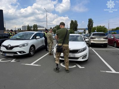 У Києві провели рейд проти незаконного паркування на місцях для людей з інвалідністю