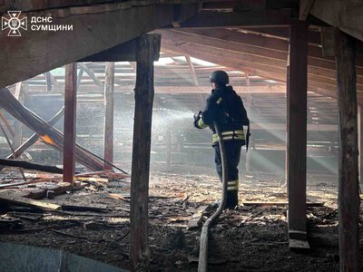 Окупанти атакували Сумщину всю ніч та ранок: рятувальники гасили пожежі