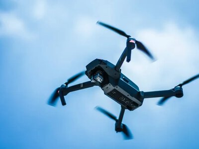 Автівка псевдочиновника окупаційної адміністрації Каховки потрапила під дроновий удар: є загиблий та поранений - Херсон Daily