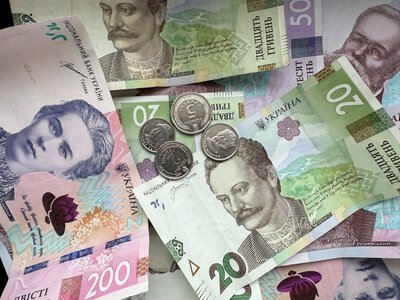 Старі 20 гривень продають дорожче номіналу: скільки готові платити колекціонери