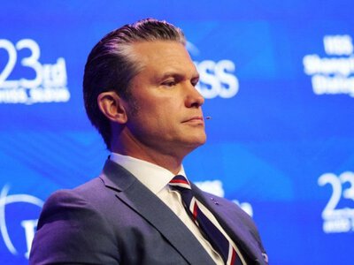 Гегсет розкритикував Європу через “вторгнення” мігрантів у своїй промові про D-Day
