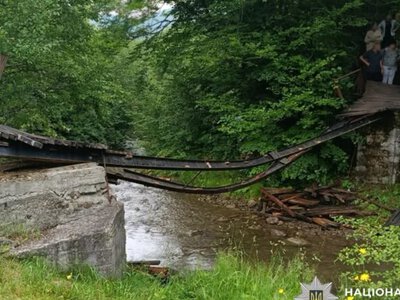 На Буковині обвалився міст з десятками дітей, декількох травмованих госпіталізували