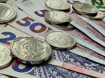 Податок на землю для пенсіонерів: за які ділянки можна законно не платити ні копійки 