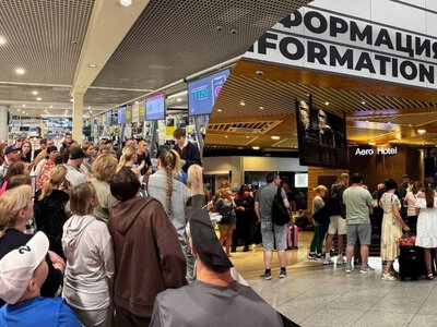 В аеропорту Сочі – шалена тиснява: за два дні летовище відкривали лише на 8 хвилин