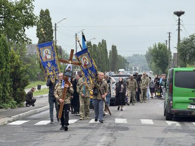 У Дубровиці попрощалися із полеглим воїном (ФОТО)