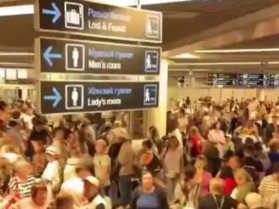 Тисячі лаптєногіх уже кілька днів не можуть вилетіти з Сочі через атаки безпілотників