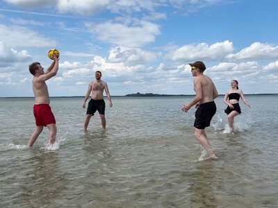 Вже є перші відпочивальники: на Світязі тривають останні приготування до старту туристичного сезону