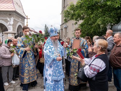 Величаве свято у Тернополі: Митрополит Епіфаній очолив літургію та хресну ходу з чудотворною іконою (Фоторепортаж)