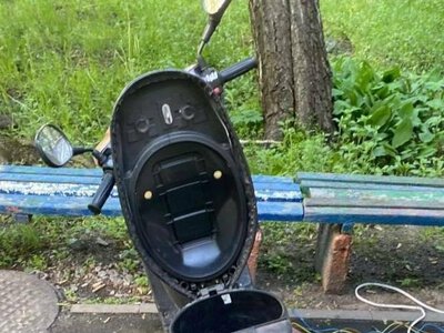 Помітив мопед біля будинку та одразу вкрав: у Києві затримали рецидивіста