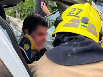 У Стопчатові автомобіль злетів в кювет, загинула людина та ще двоє травмовані - ДСНС