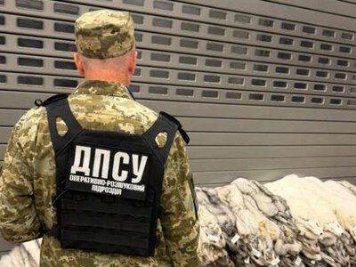 «Операція песець»: у рейсовому автобусі з Варшави знайшли 120 незадекларованих шкурок