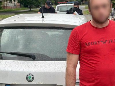  Чоловік нервував та підозріло поводився: патрульні розповіли, що виявили у водія 