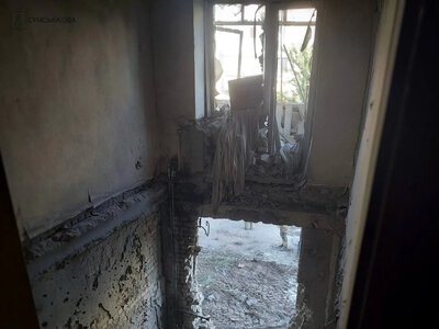 Удар рф дроном по багатоповерхівці у Конотопі забрав життя людини