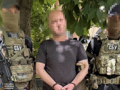 СБУ та ДБР затримали експрацівника Укрзалізниці, який охороняв військові ешелони рф під час окупації Херсона