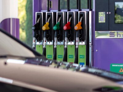 Паливна криза в Криму: бронь для туристів, перекупники та брак QR-кодів