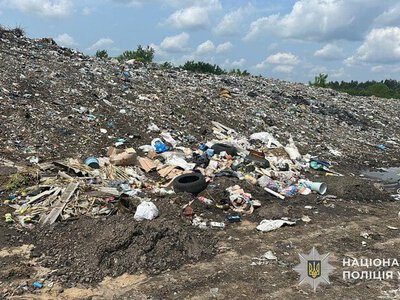 Судитимуть посадовця за підозрою у діях, що призвели до забруднення земель біля Грибовицького полігону під Львовом
