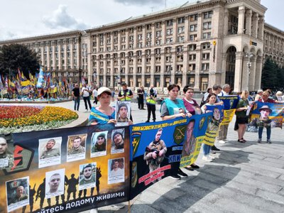 Сотні учасників протесту в центрі Києва: що відбувається, - ФОТО