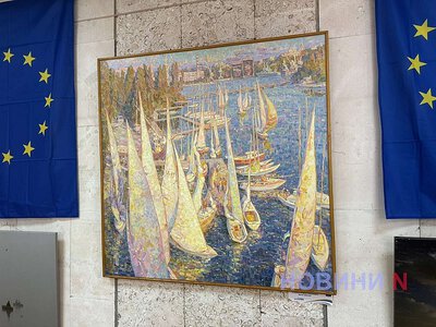 Вітрила, хвилі та майбутнє міста: у Миколаєві відкрили виставку до Європейського морського дня