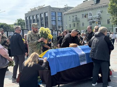 В останню дорогу в Рівному провели 43-річного бійця