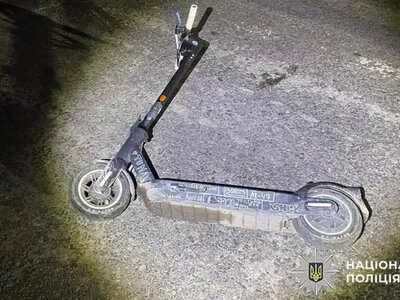 На Хмельниччині 13-річний підліток потрапив до реанімації після падіння з електросамоката