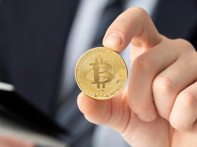 Біткоїн втратив половину своєї вартості: що відбувається на ринку 