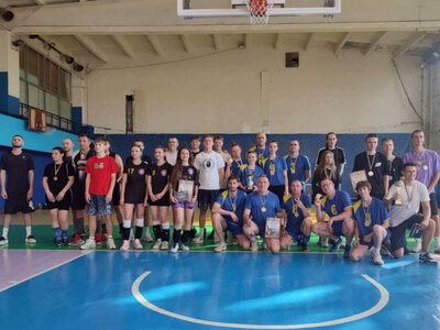 У Світловодську до Дня міста відбувся традиційний волейбольний турнір