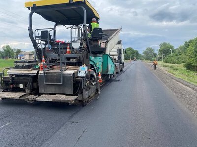 На Полтавщині продовжують ремонтувати дороги: від початку сезону відновили понад 30 тисяч квадратних метрів покриття
